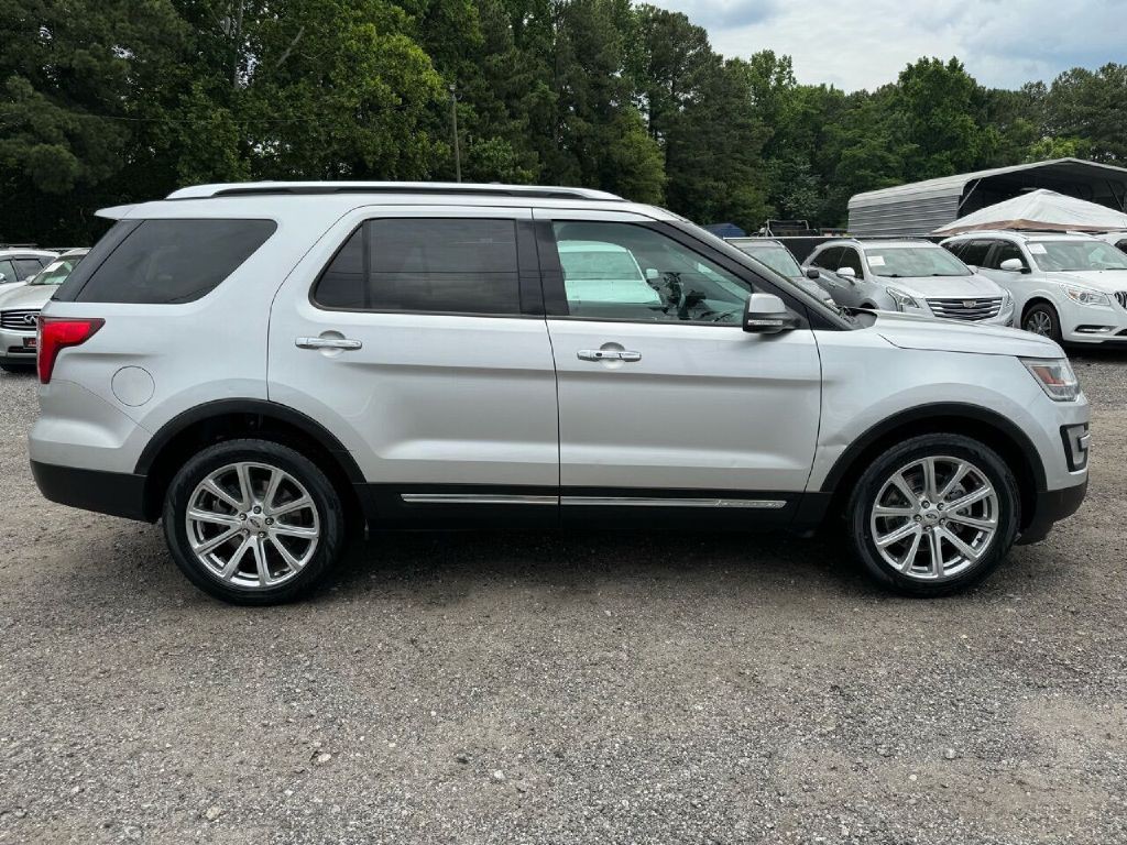2017 Ford Explorer Image 4