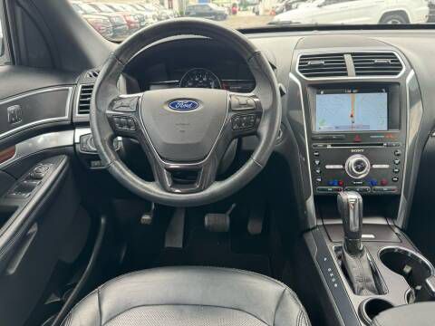 2017 Ford Explorer Image 12
