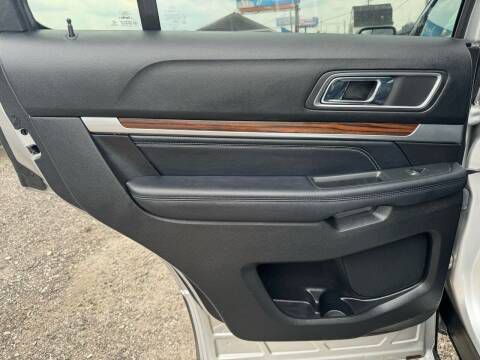 2017 Ford Explorer Image 16
