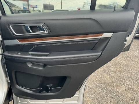 2017 Ford Explorer Image 17
