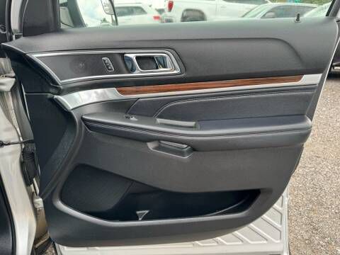 2017 Ford Explorer Image 18