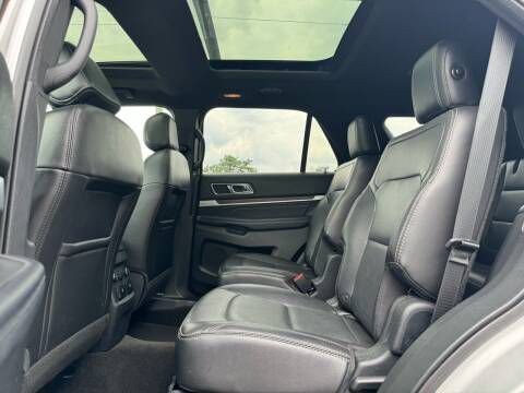 2017 Ford Explorer Image 8