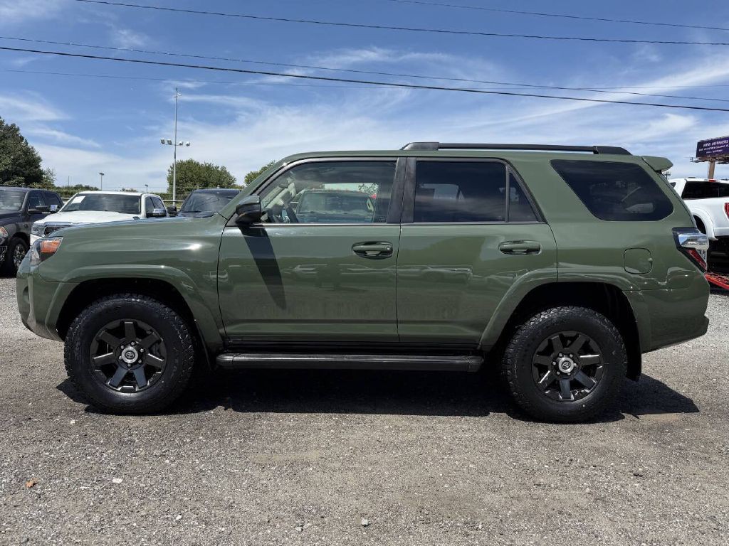 2021 Toyota 4Runner Image 3