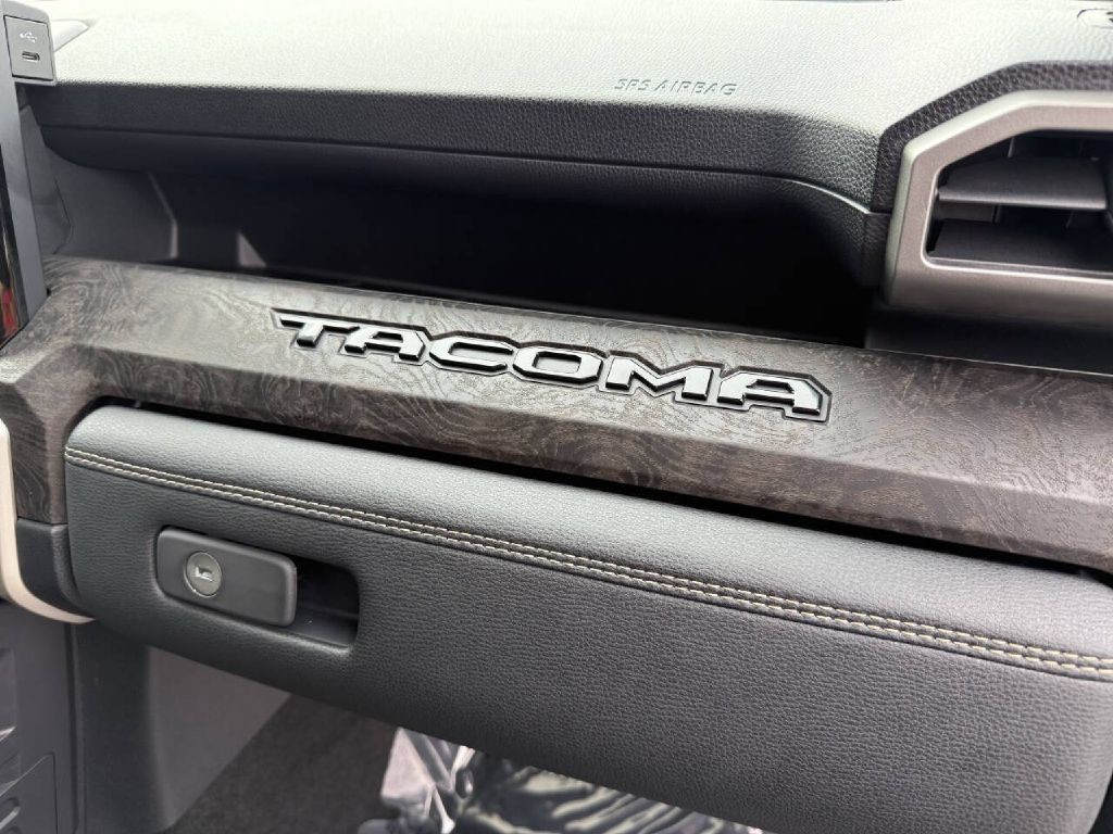 2024 Toyota Tacoma Image 20