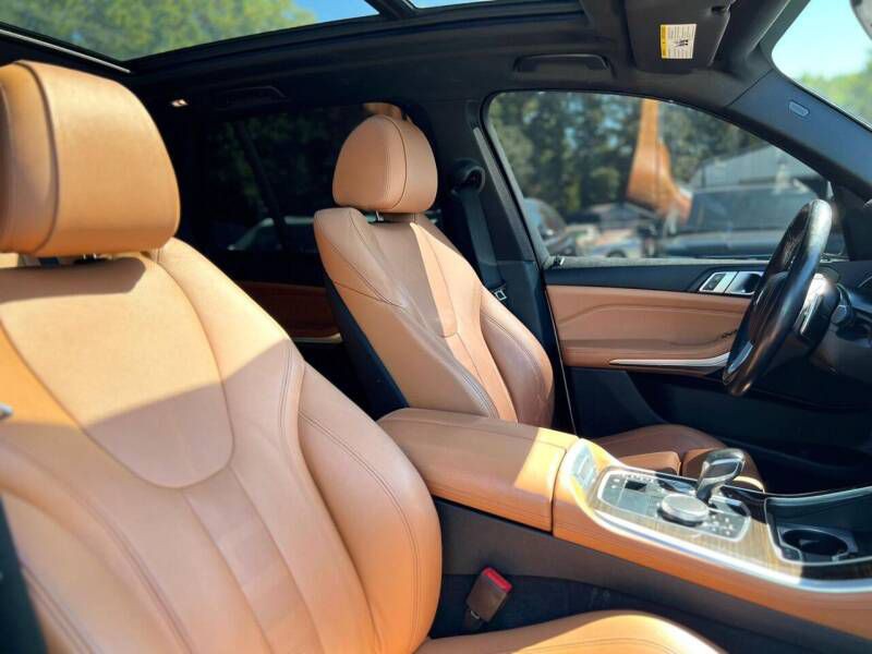 2019 BMW 5 Series Image 11