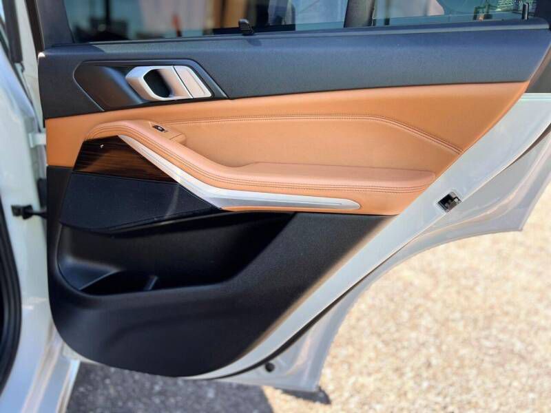 2019 BMW 5 Series Image 12
