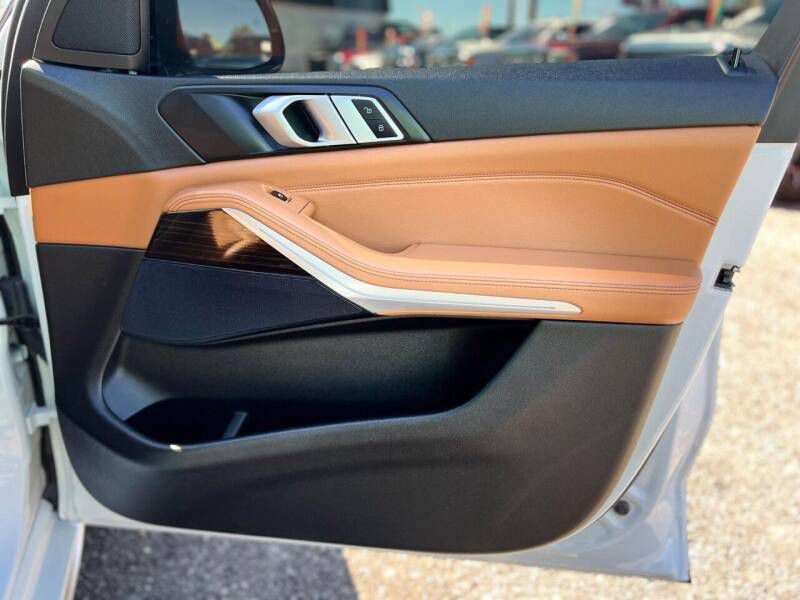 2019 BMW 5 Series Image 17