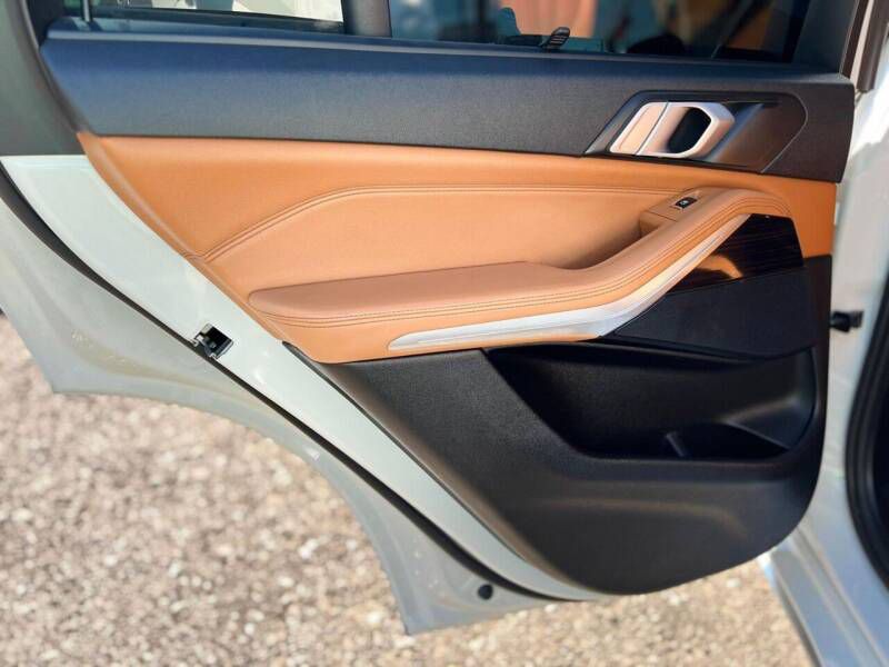 2019 BMW 5 Series Image 23