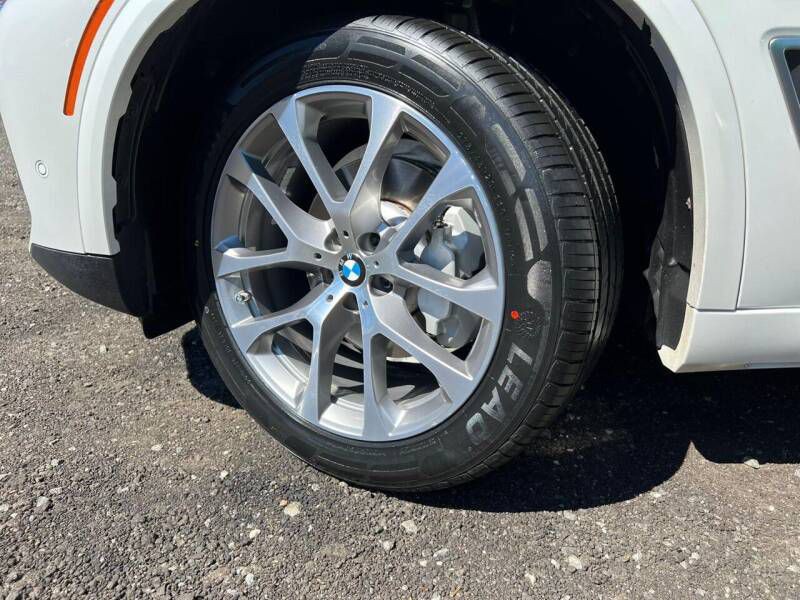 2019 BMW 5 Series Image 24
