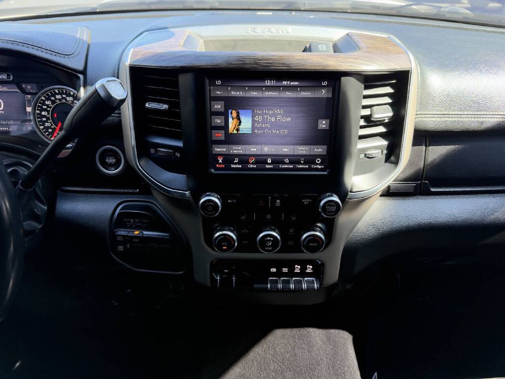 2021 RAM 2500 Image 15