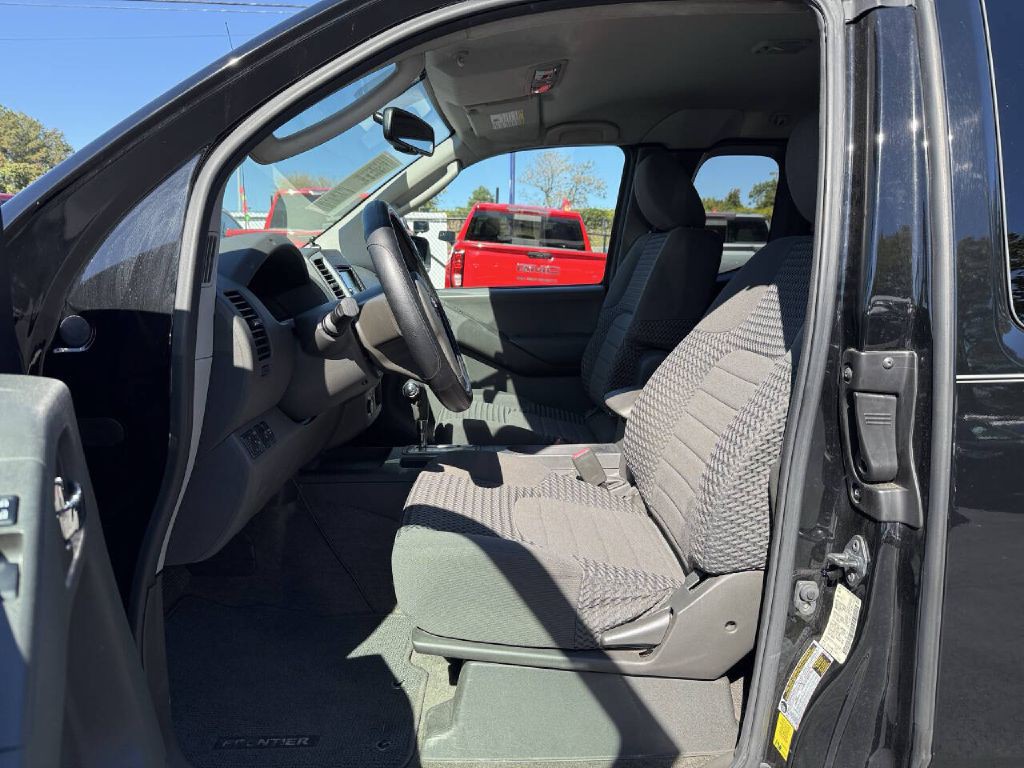 2010 Nissan Frontier Image 10