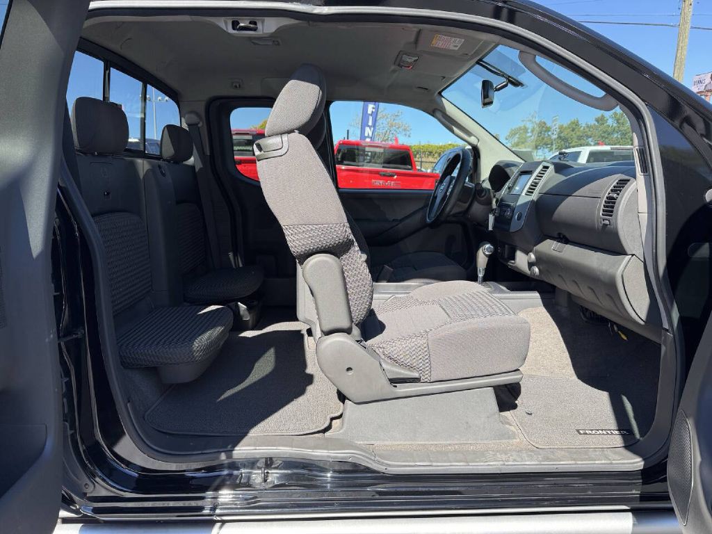 2010 Nissan Frontier Image 13