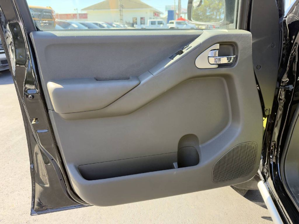 2010 Nissan Frontier Image 17