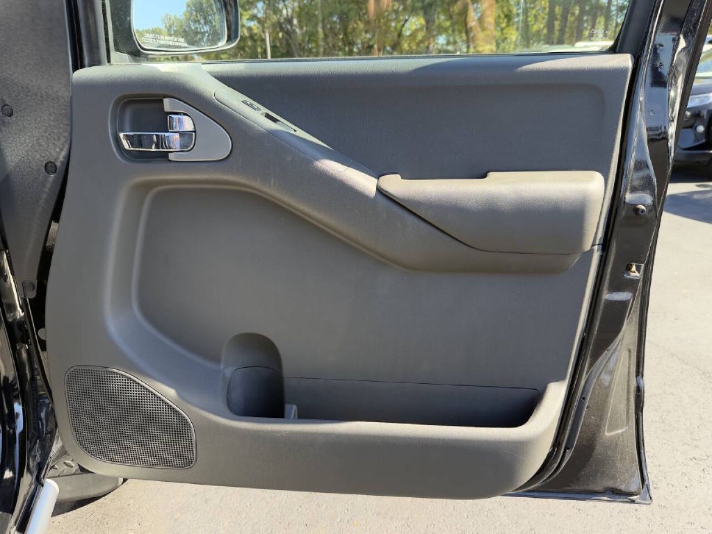 2010 Nissan Frontier Image 18
