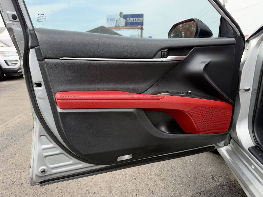 2021 Toyota Camry Image 21