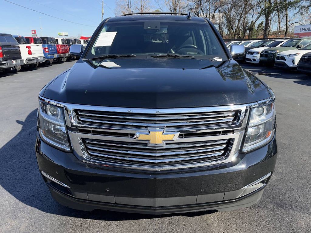 2017 Chevrolet Suburban Image 3