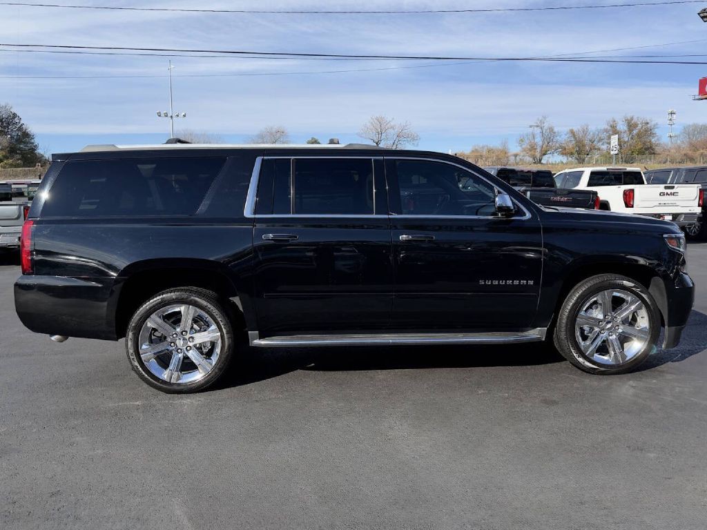 2017 Chevrolet Suburban Image 6
