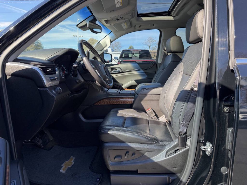 2017 Chevrolet Suburban Image 10