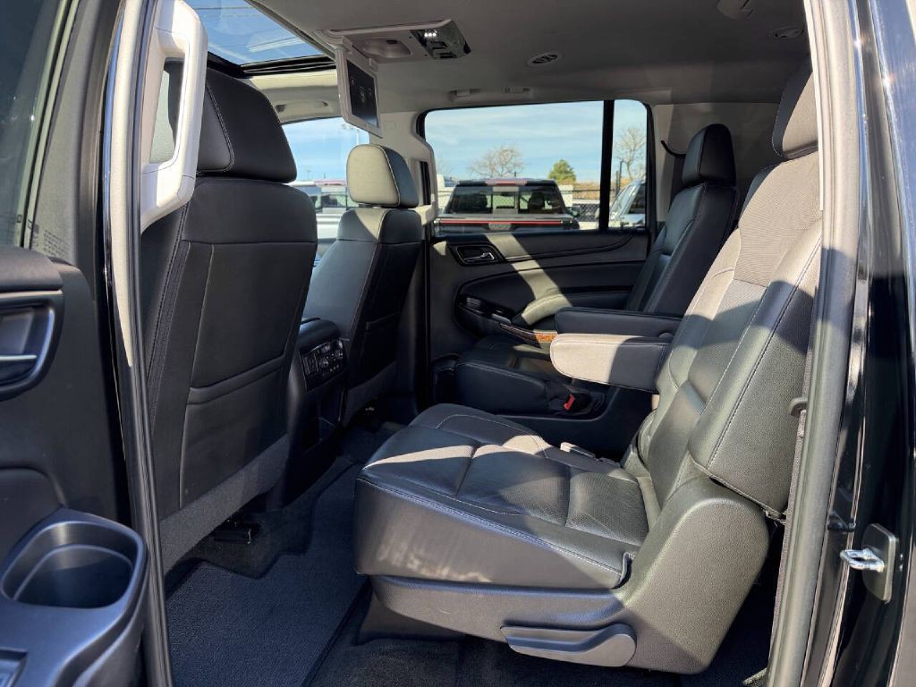 2017 Chevrolet Suburban Image 11