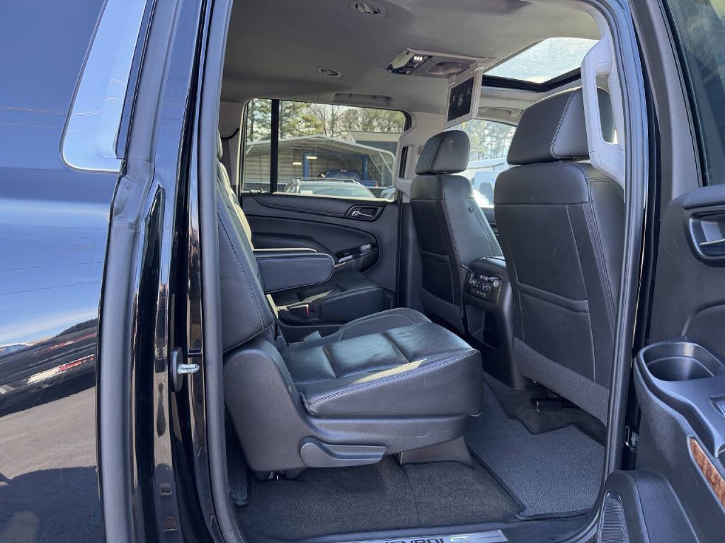 2017 Chevrolet Suburban Image 12