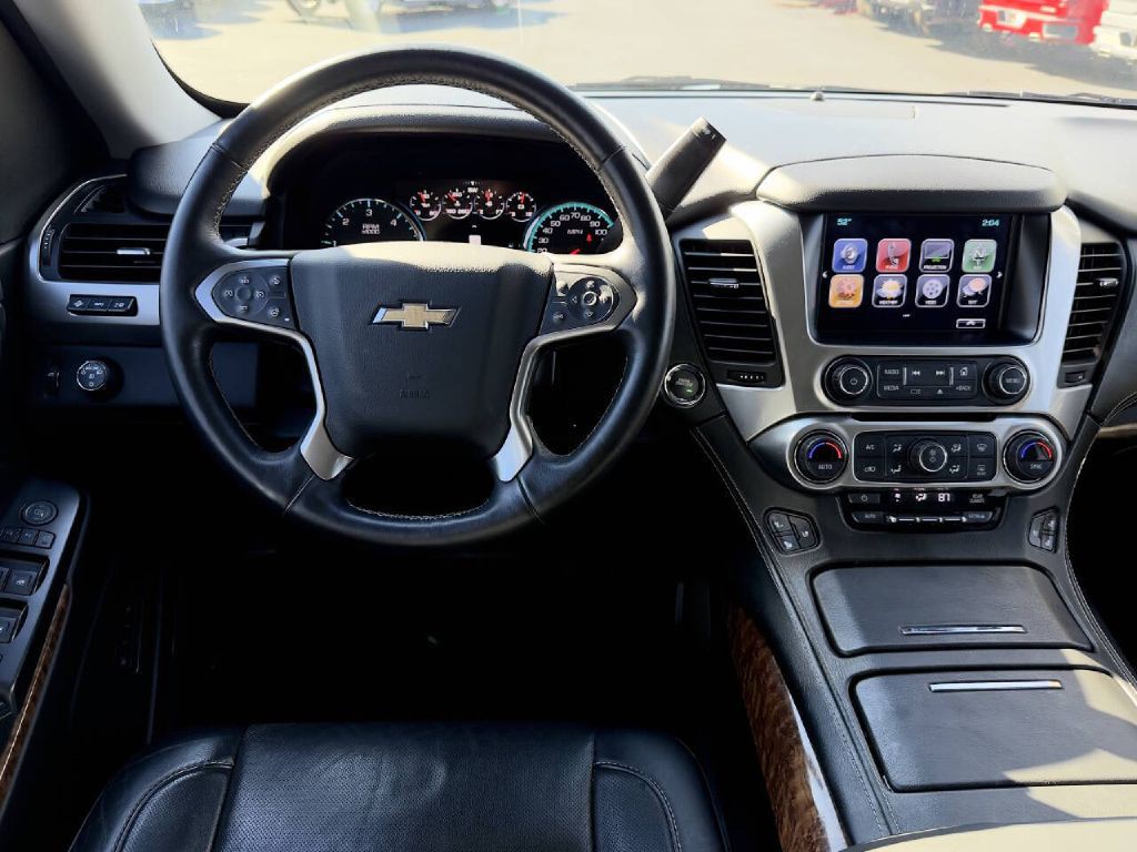 2017 Chevrolet Suburban Image 14