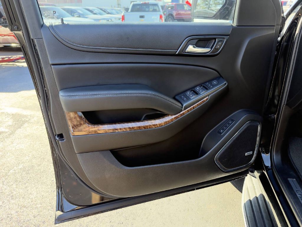 2017 Chevrolet Suburban Image 21