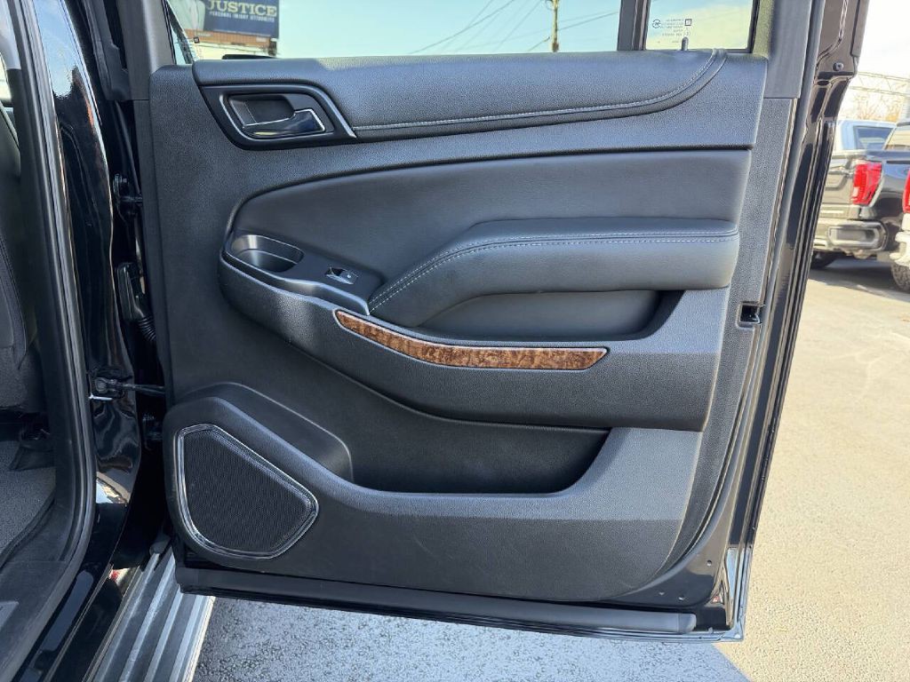 2017 Chevrolet Suburban Image 24