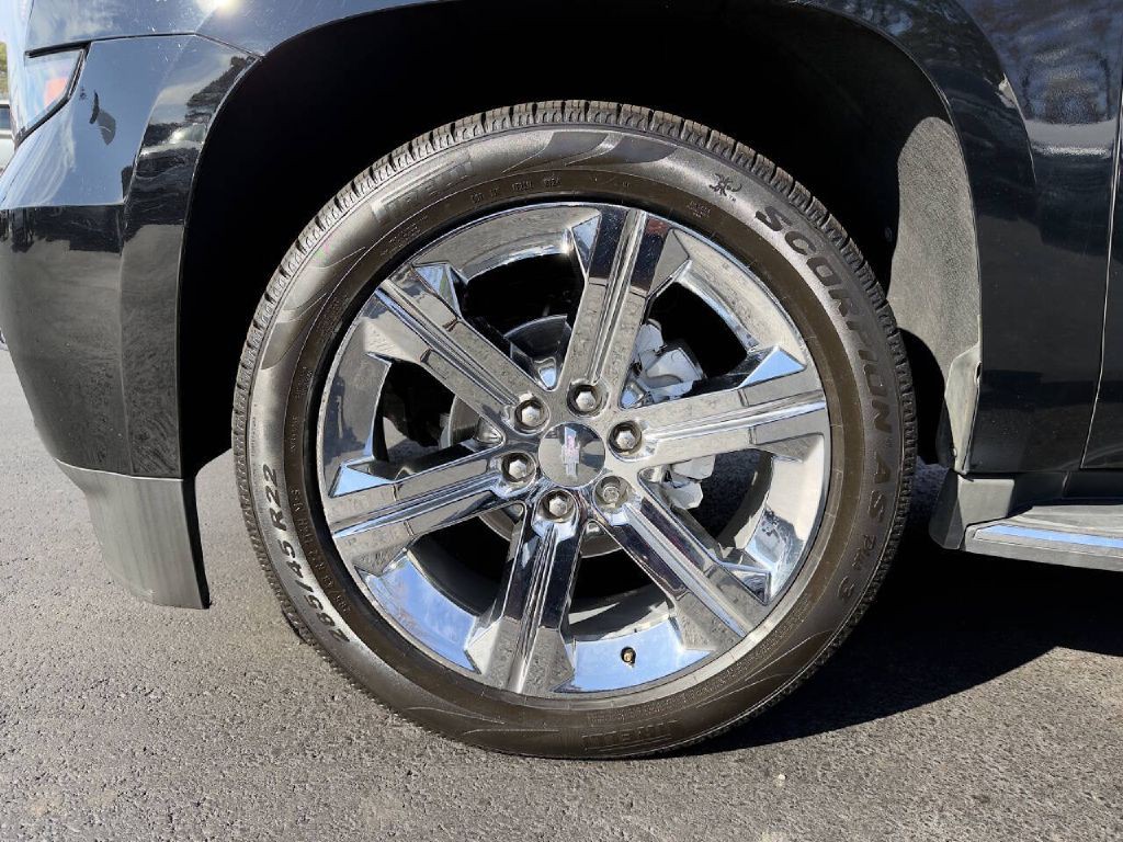 2017 Chevrolet Suburban Image 25