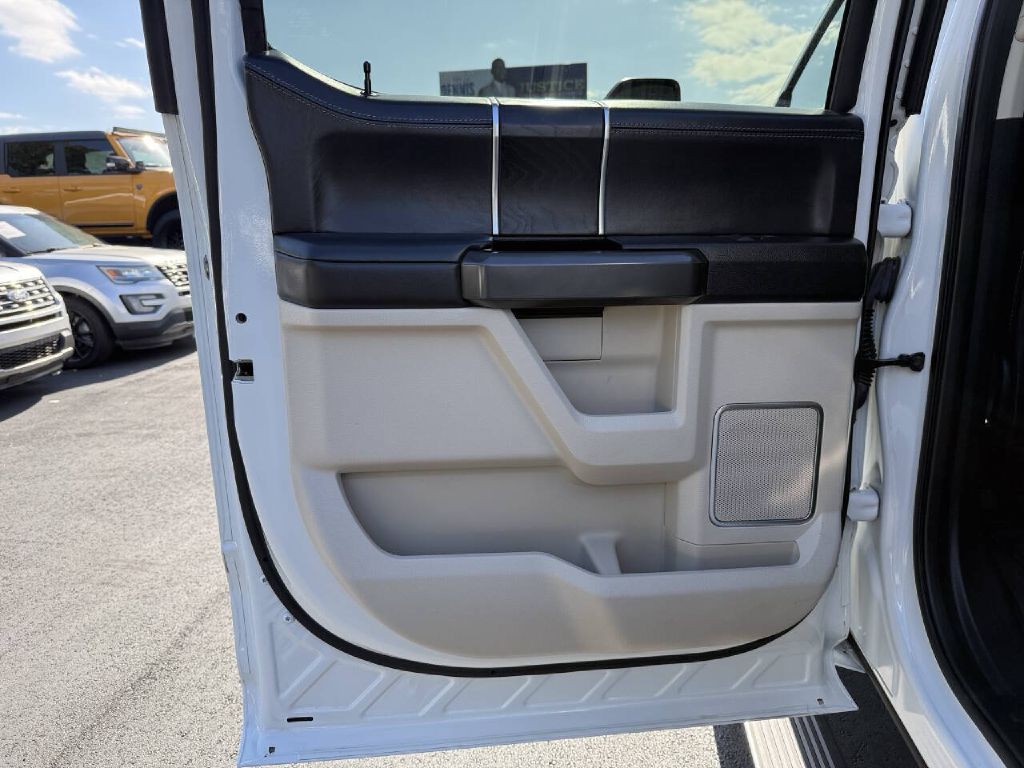 2021 Ford F-250 Image 21