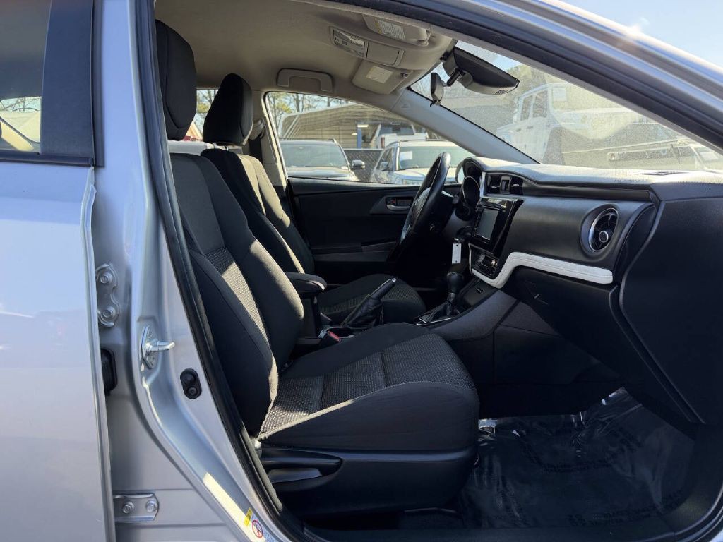 2017 Toyota Corolla Image 12