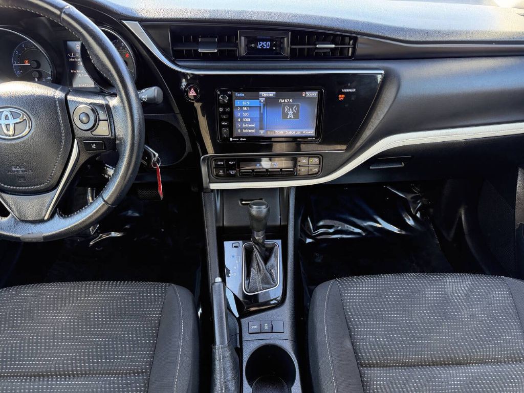 2017 Toyota Corolla Image 16