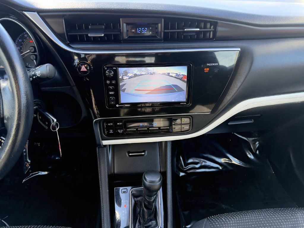 2017 Toyota Corolla Image 17