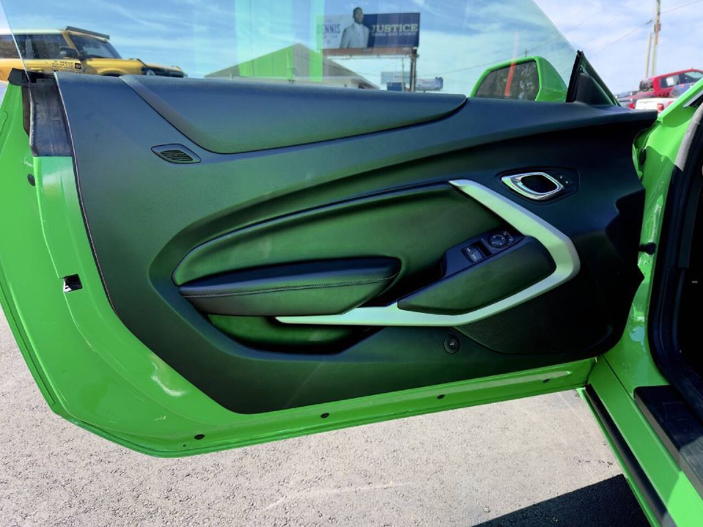 2017 Chevrolet Camaro Image 9