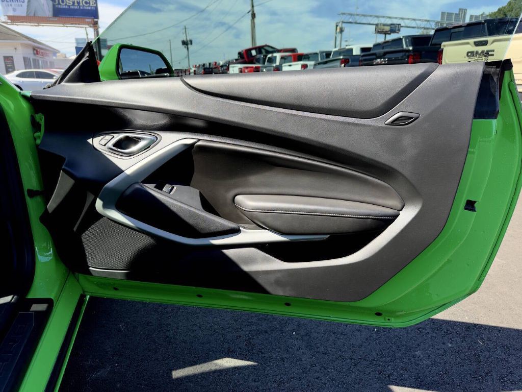 2017 Chevrolet Camaro Image 10