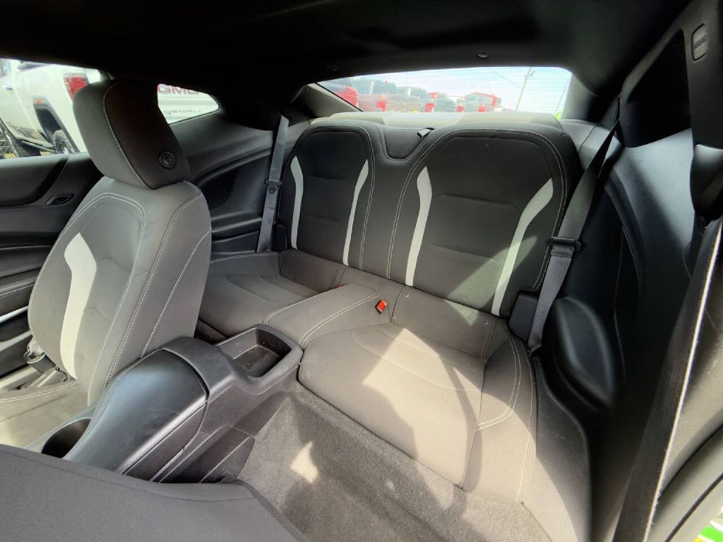 2017 Chevrolet Camaro Image 14