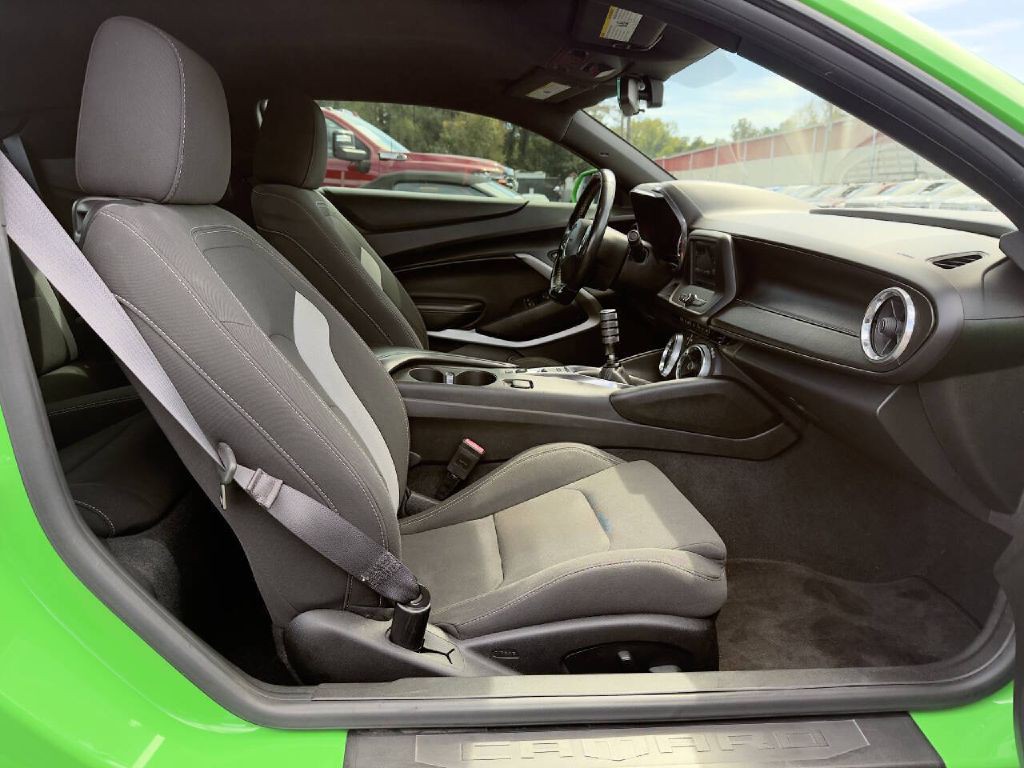 2017 Chevrolet Camaro Image 15
