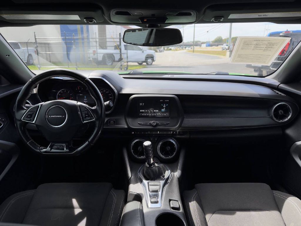 2017 Chevrolet Camaro Image 17