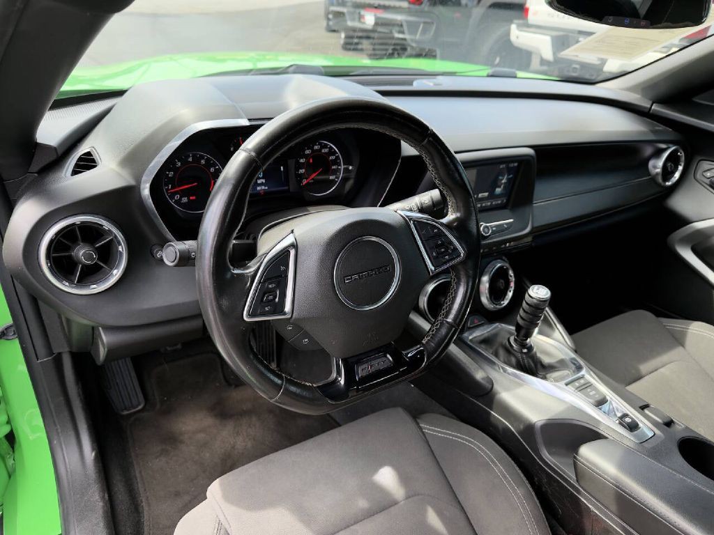 2017 Chevrolet Camaro Image 18