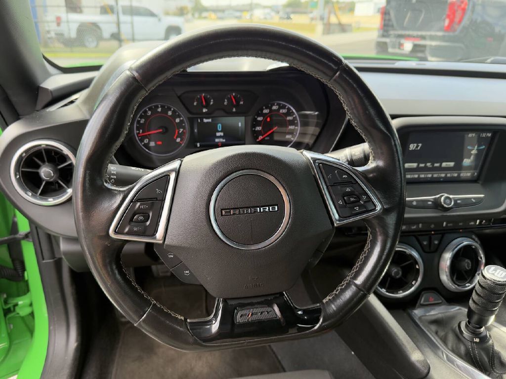 2017 Chevrolet Camaro Image 19