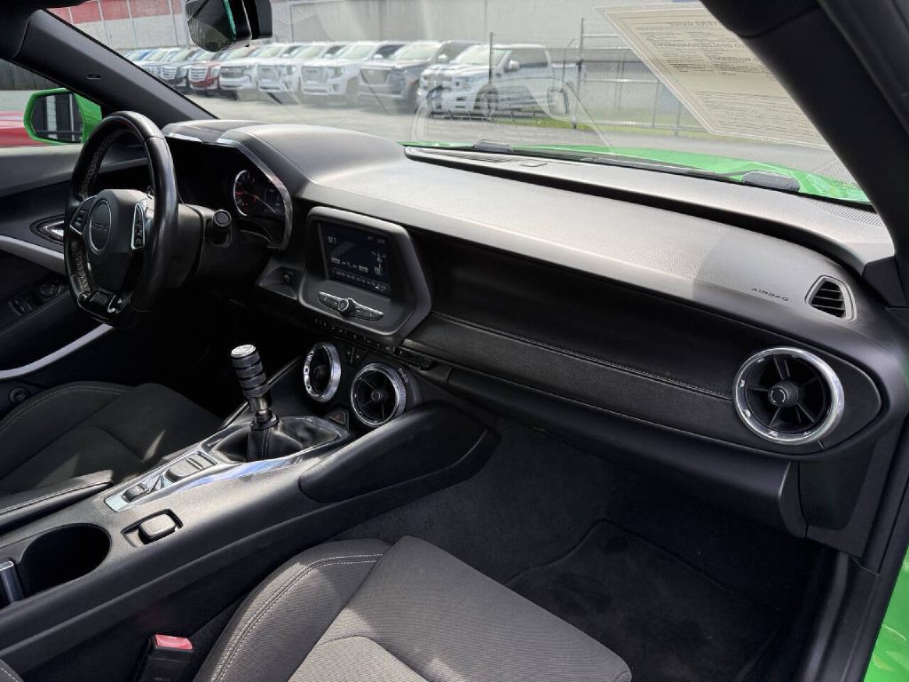 2017 Chevrolet Camaro Image 20