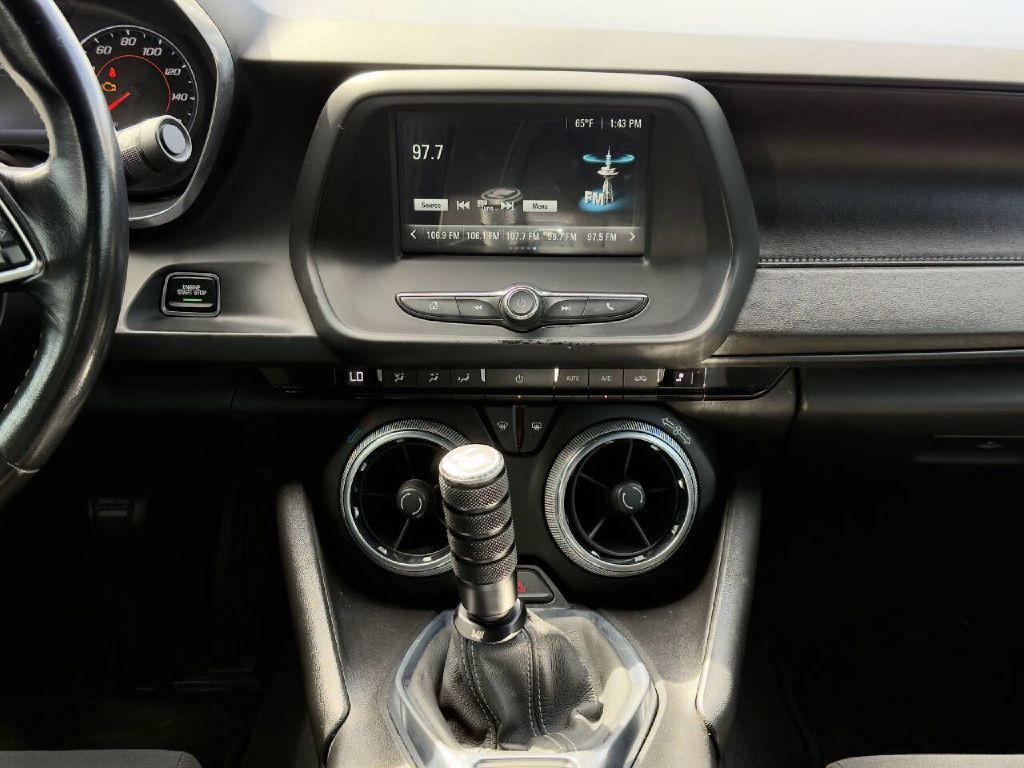 2017 Chevrolet Camaro Image 21