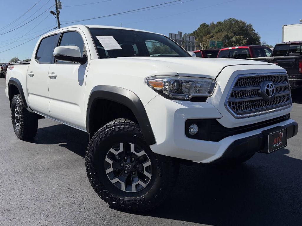 2017 Toyota Tacoma Image 2