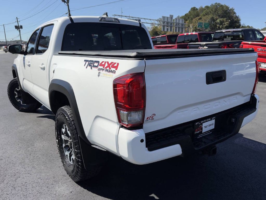 2017 Toyota Tacoma Image 5