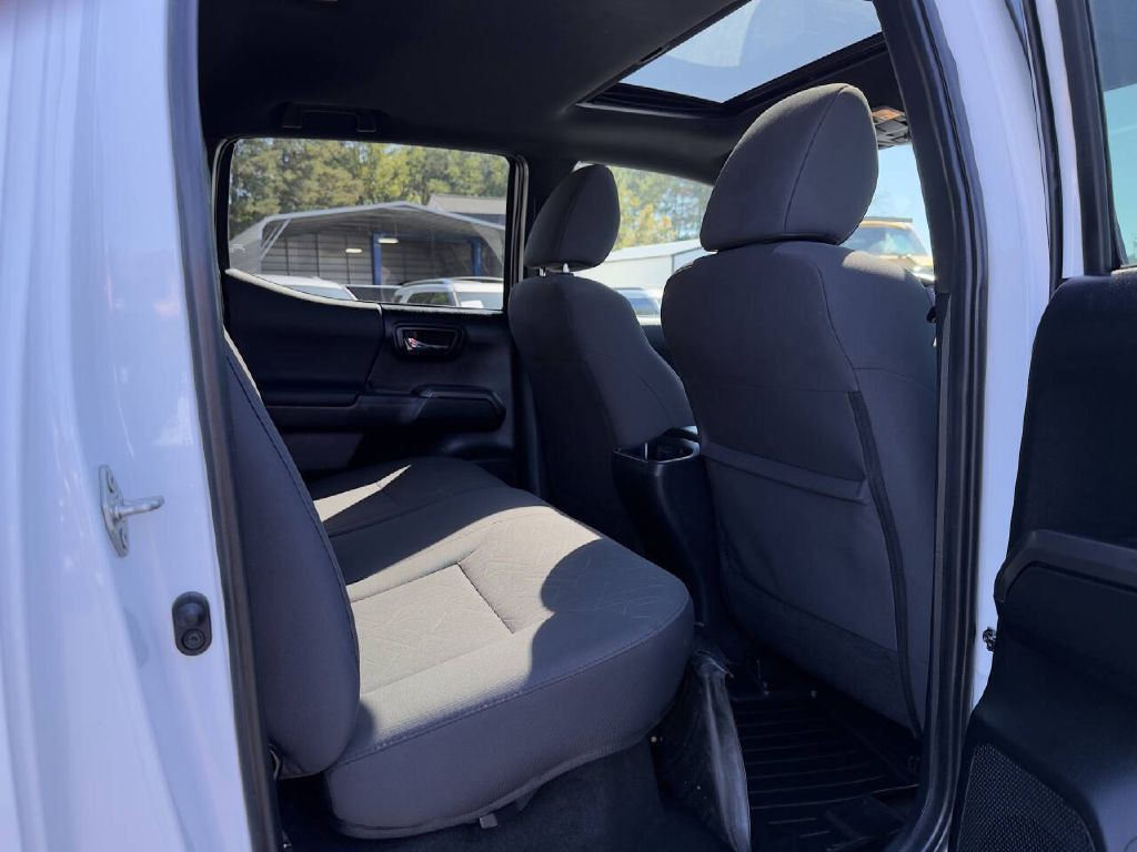 2017 Toyota Tacoma Image 11