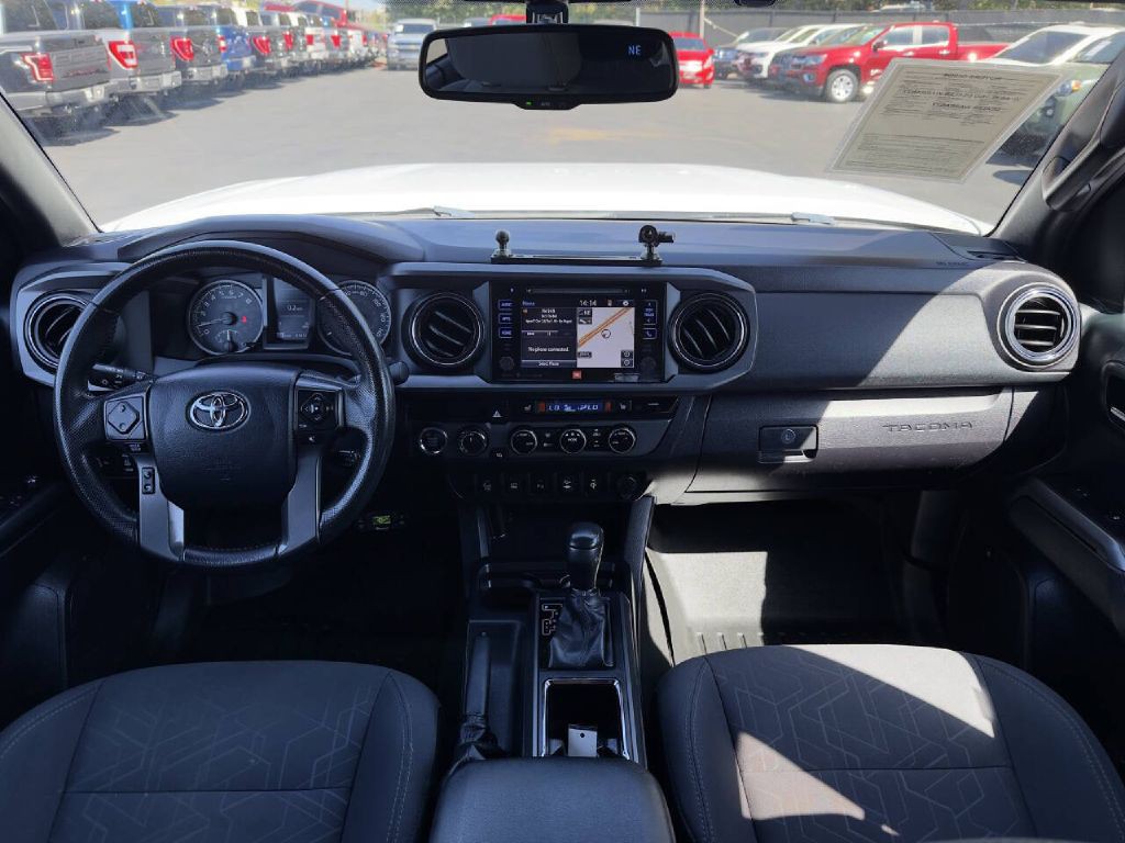 2017 Toyota Tacoma Image 12