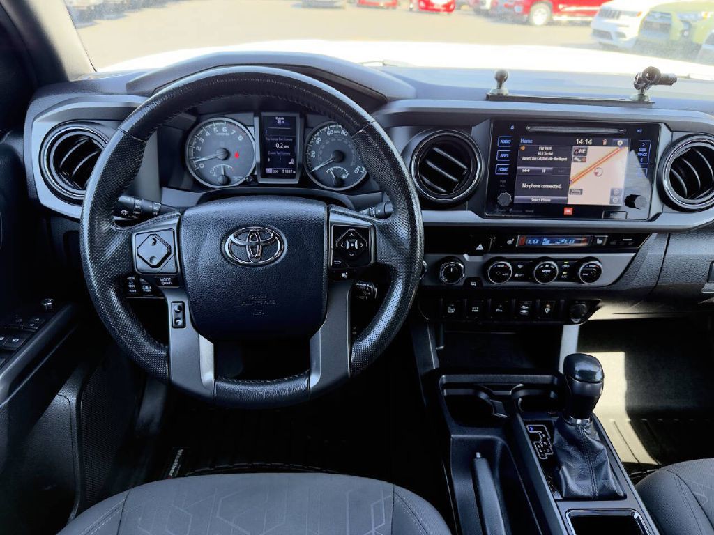 2017 Toyota Tacoma Image 13