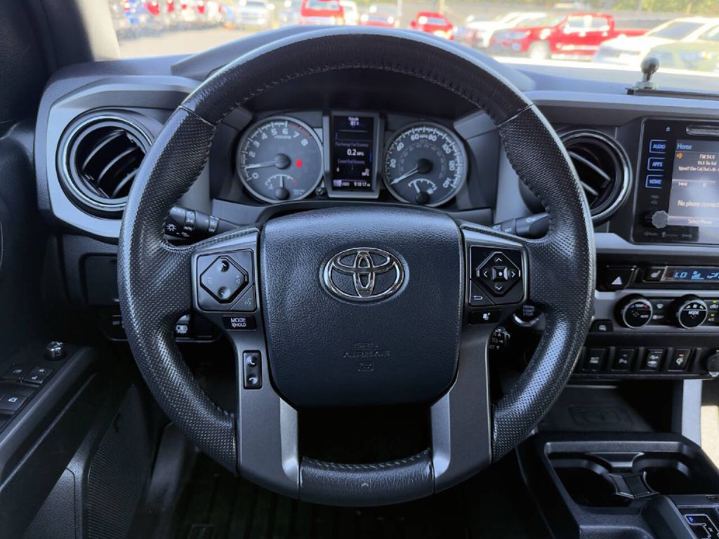 2017 Toyota Tacoma Image 14