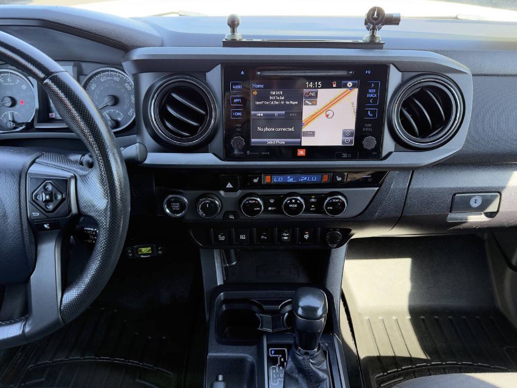 2017 Toyota Tacoma Image 15