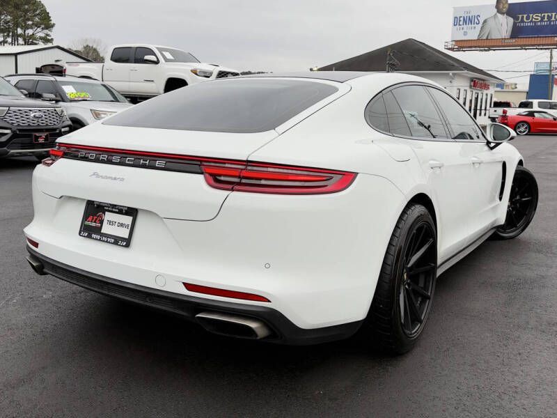 2018 Porsche Panamera Image 9
