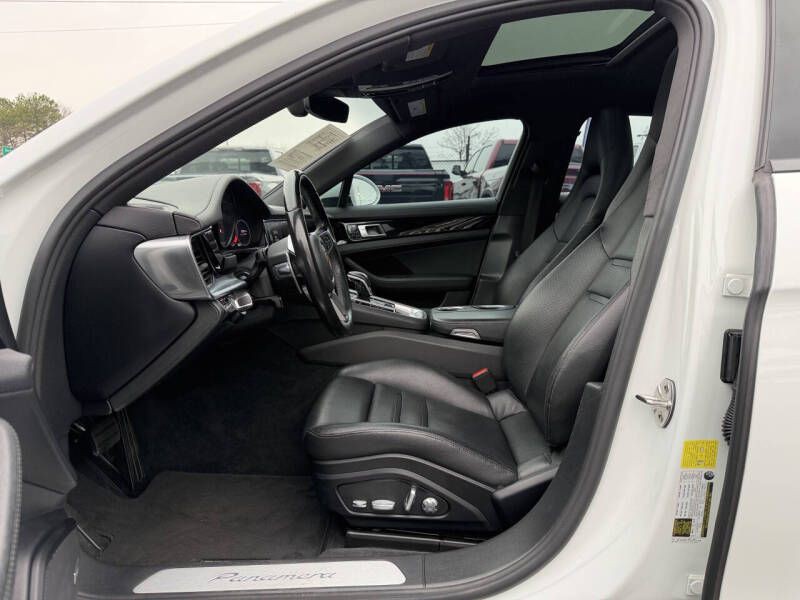 2018 Porsche Panamera Image 10